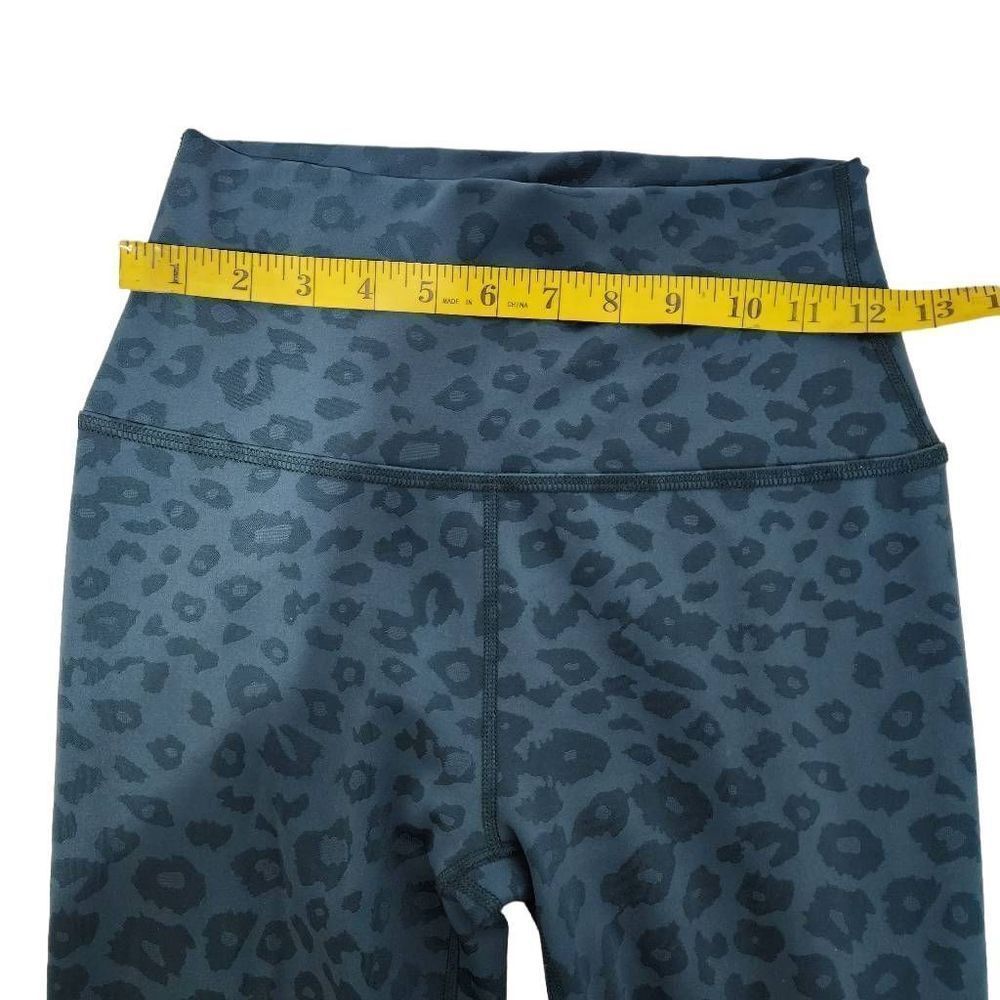 Beyond Yoga Leopard high waisted midi legging navy blue Size M - Picture 4 of 7